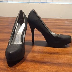 Black pump heels
